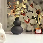 Apartman Black & White Seaside House