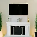 Black & White Seaside House Apartman