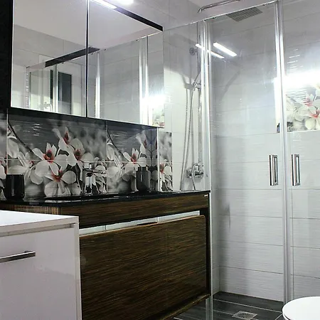 Black & White Seaside House Kalamia Apartment