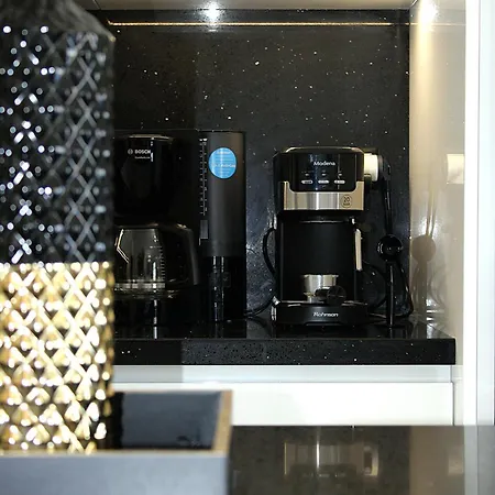 Appartement Black & White Seaside House Kalamia