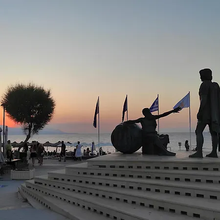 Black & White Seaside House Kalamia Apartmán Corinth