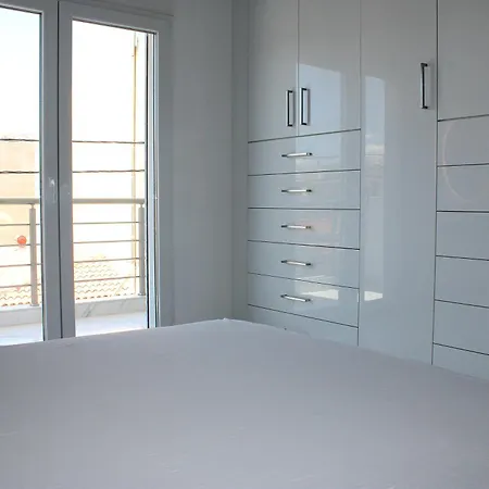 Apartment Black & White Seaside House Kalamia