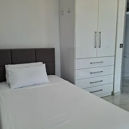 Black & White Seaside House Kalamia *