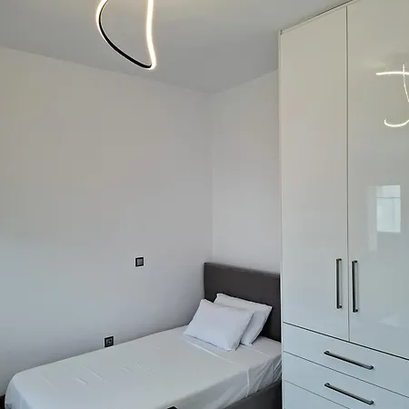 Appartement Black & White Seaside House Kalamia *