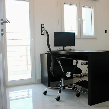 Black & White Seaside House Kalamia Appartement Corinthe