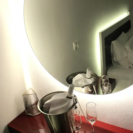 Black & White Seaside House Kalamia Appartement