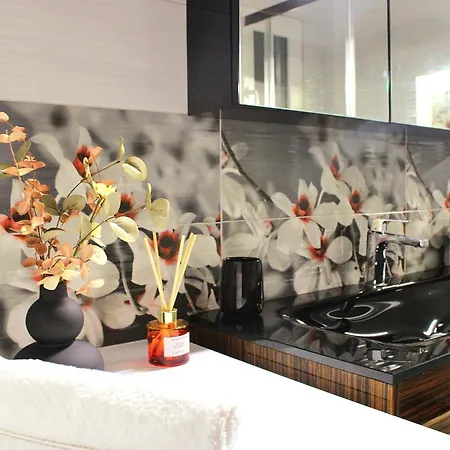 Black & White Seaside House Kalamia Appartement *