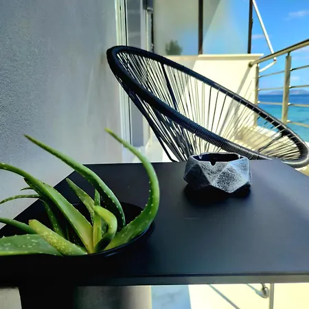 Διαμέρισμα Black & White Seaside House Kalamia *