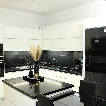 Black & White Seaside House Kalamia Apartment Korinth