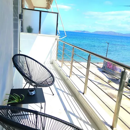 Appartement Black & White Seaside House Kalamia Corinthe