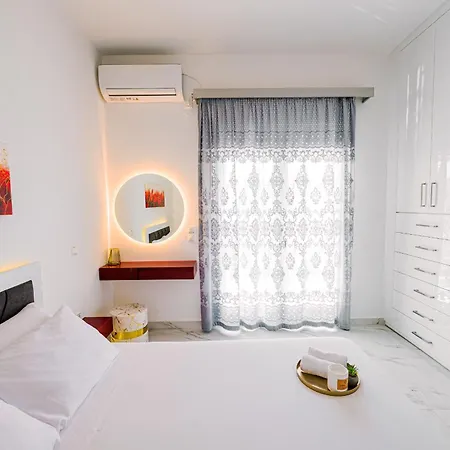 Black & White Seaside House Kalamia