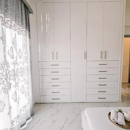 Apartment Black & White Seaside House Kalamia Korinth