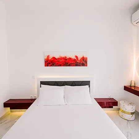 Apartment Black & White Seaside House Kalamia