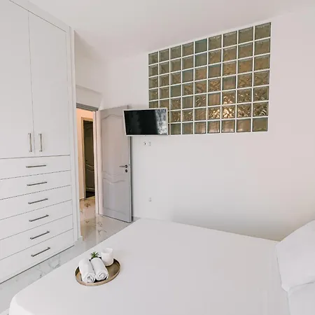 Black & White Seaside House Kalamia Apartment Korinth