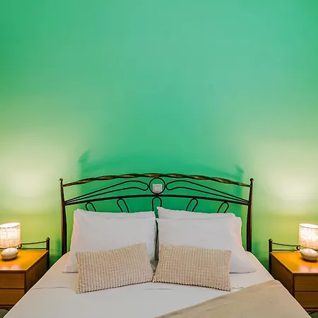 Black & White Seaside House Kalamia