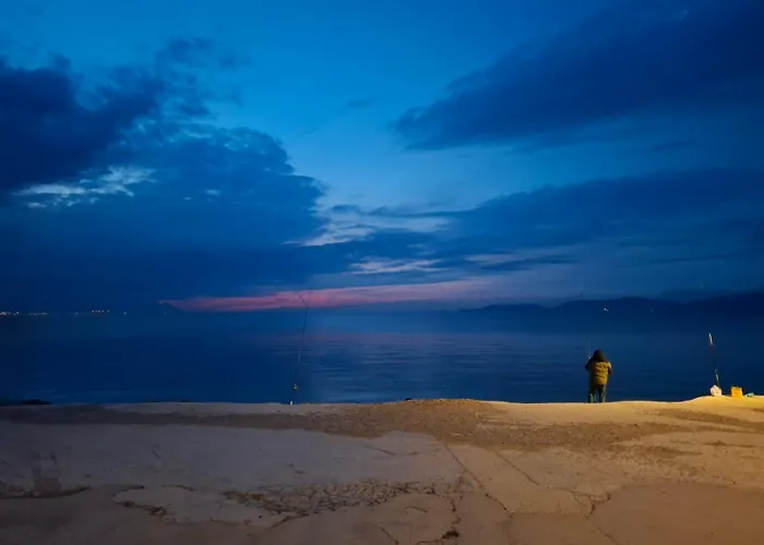 Апартаменты Black & White Seaside House Kalamia *