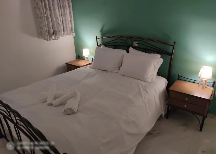 Black & White Seaside House Kalamia * Korinth