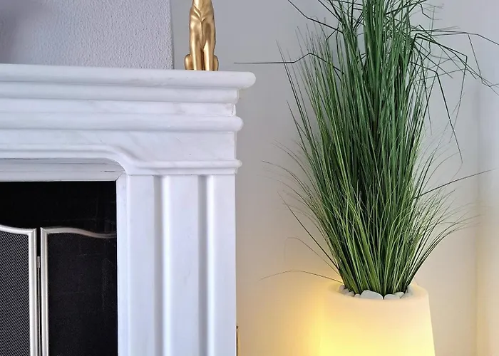 Black & White Seaside House Kalamia Apartment *