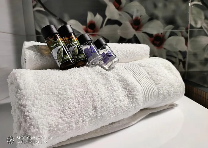 Апартаменты Black & White Seaside House Kalamia Corinth