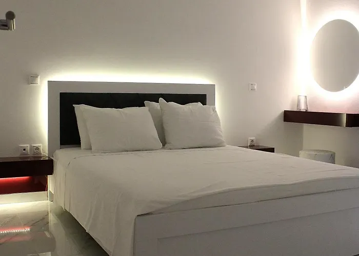 Black & White Seaside House Kalamia Апартаменты *