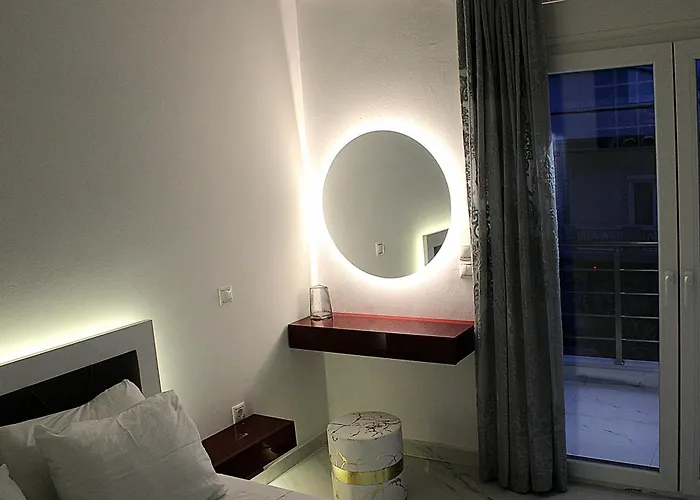 Black & White Seaside House Kalamia *