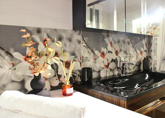 Black & White Seaside House Kalamia Апартаменты *