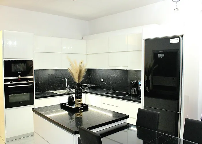 Black & White Seaside House Kalamia Apartment Korinth