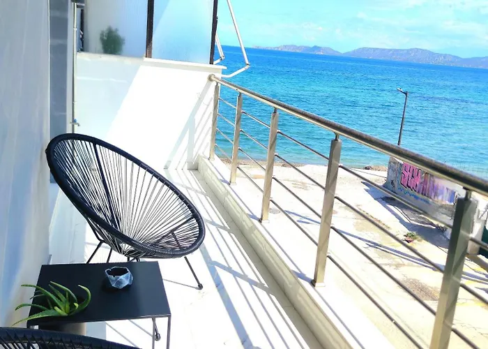 Apartment Black & White Seaside House Kalamia Korinth