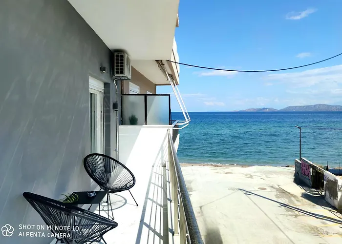 Black & White Seaside House Kalamia Corinth