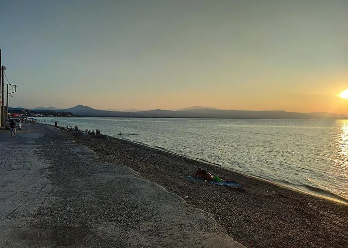 Black & White Seaside House Kalamia * Korinth