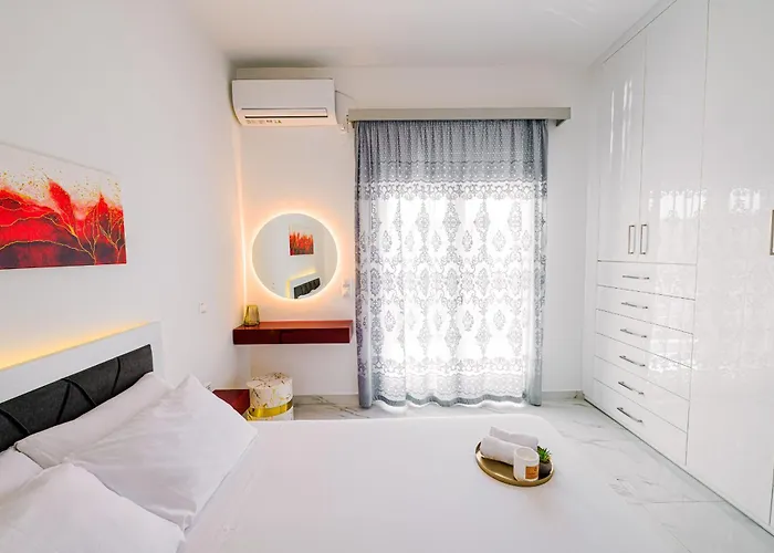 Black & White Seaside House Kalamia