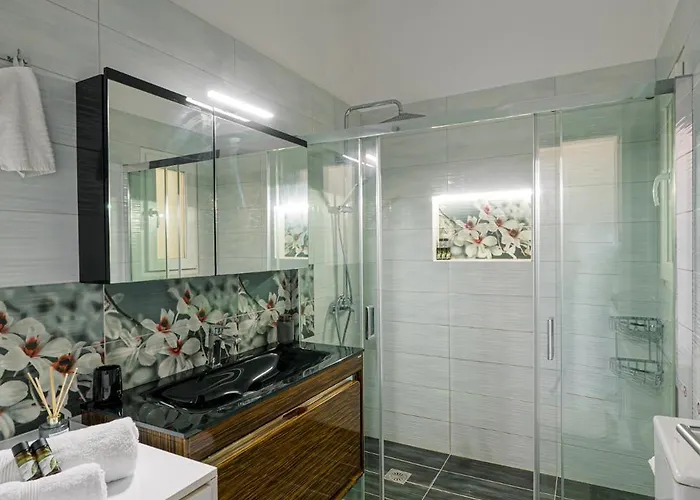 Apartment Black & White Seaside House Kalamia Korinth