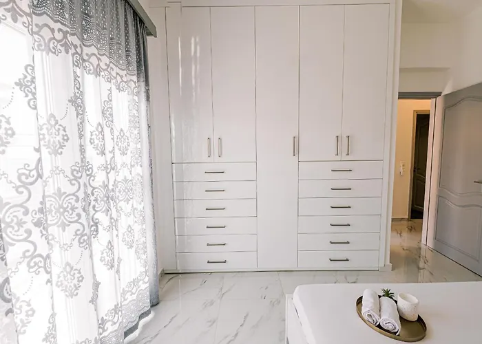 Appartamento Black & White Seaside House Kalamia Corinto