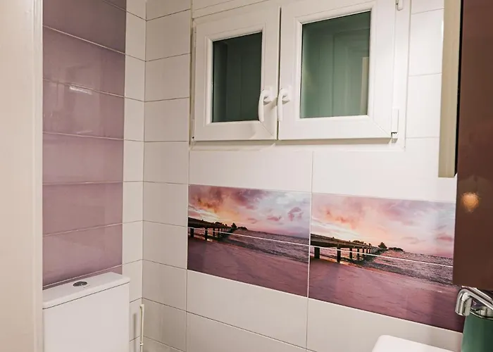 Black & White Seaside House Kalamia Apartment *