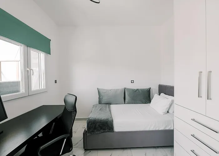 דירה Black & White Seaside House Corinth