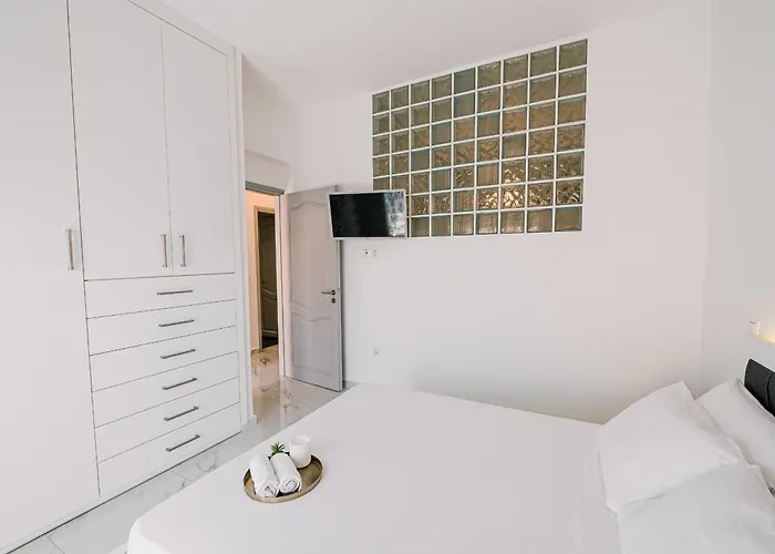 Black & White Seaside House Kalamia Apartment Korinth