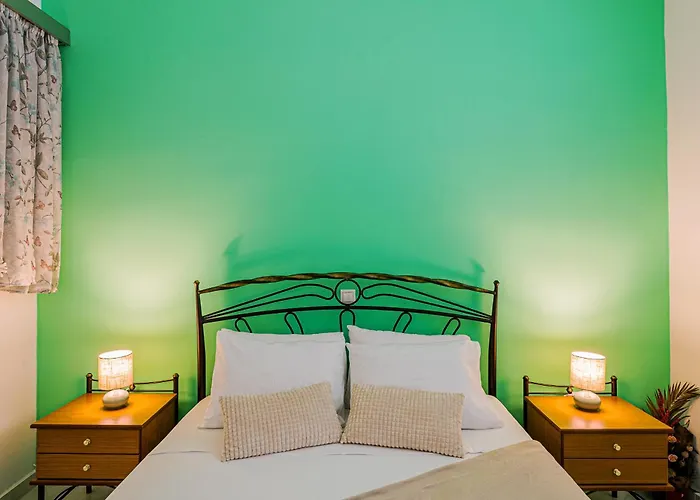 Black & White Seaside House Kalamia