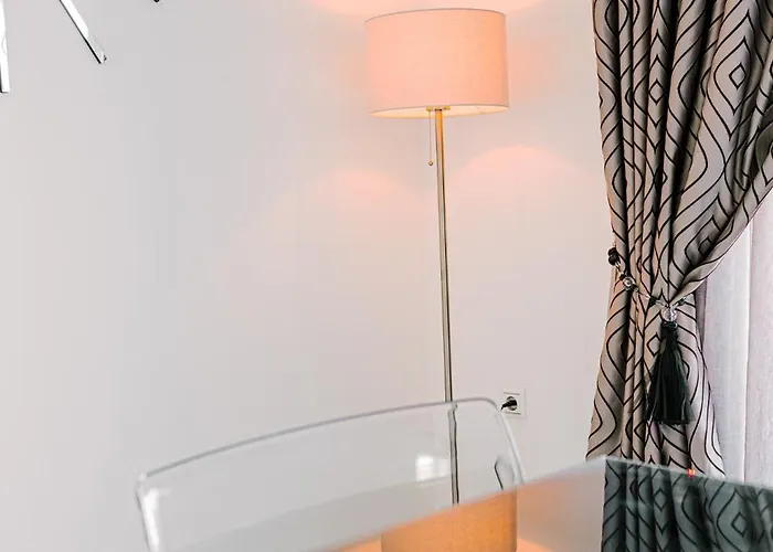 Black & White Seaside House Kalamia *