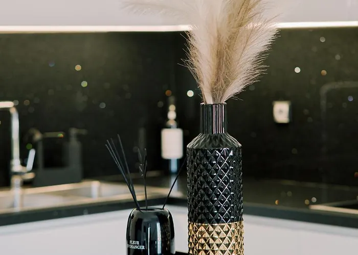 Black & White Seaside House Kalamia