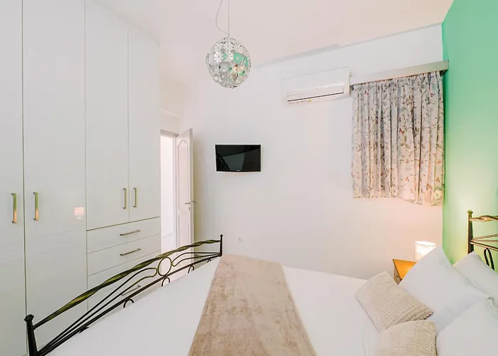 Black & White Seaside House Kalamia Apartment Korinth