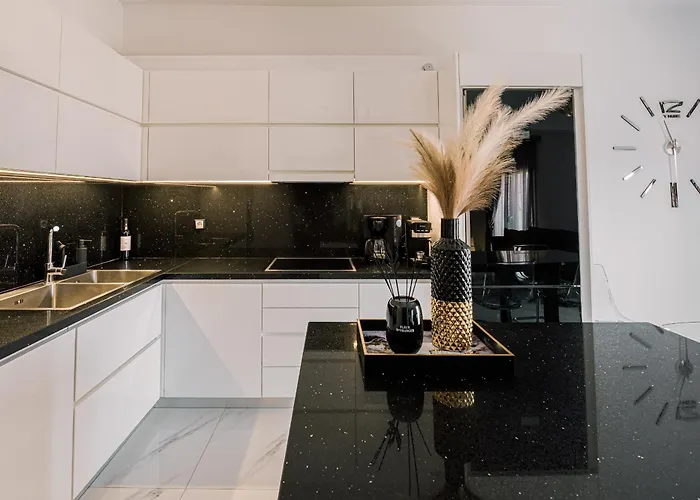 Black & White Seaside House Kalamia * Korinth