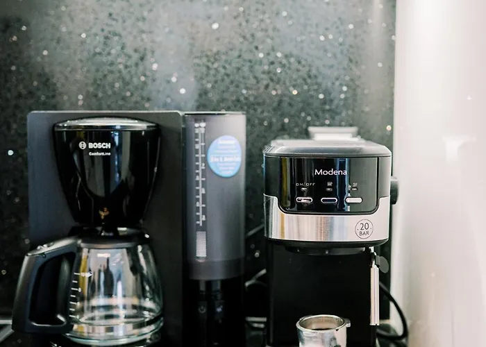 Black & White Seaside House Kalamia Korinth