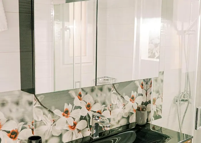 Black & White Seaside House Kalamia Korinth