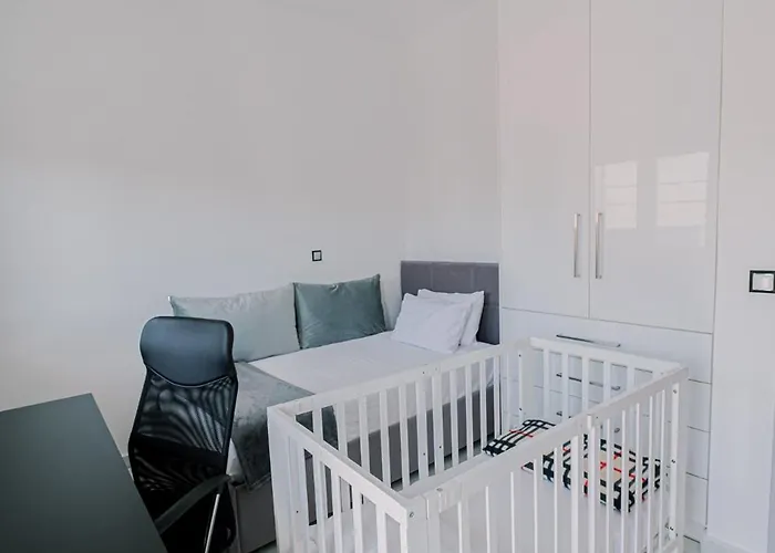 Black & White Seaside House Kalamia Apartment *