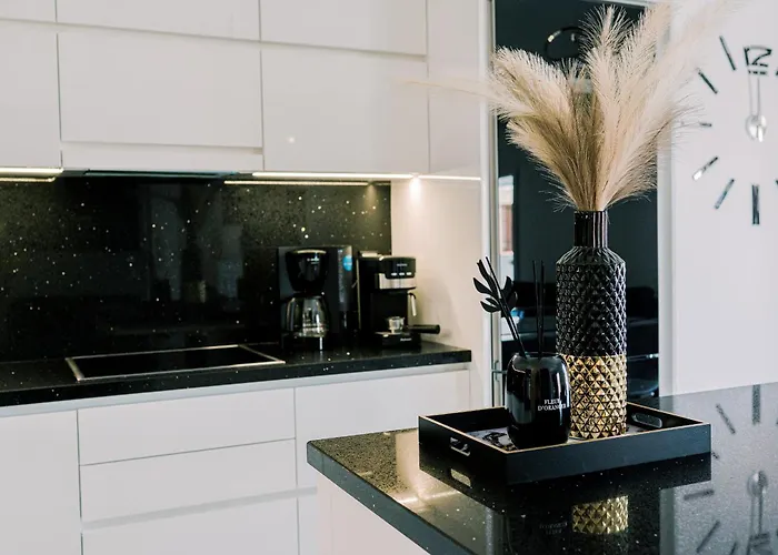 Apartment Black & White Seaside House Kalamia Korinth