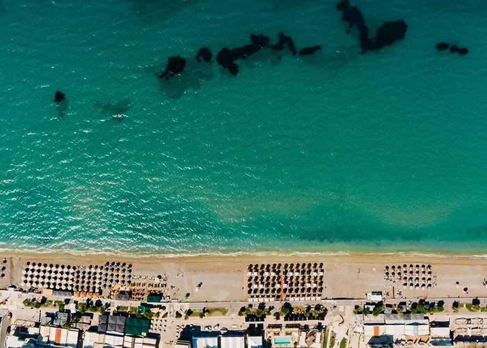 Black & White Seaside House Kalamia Apartment